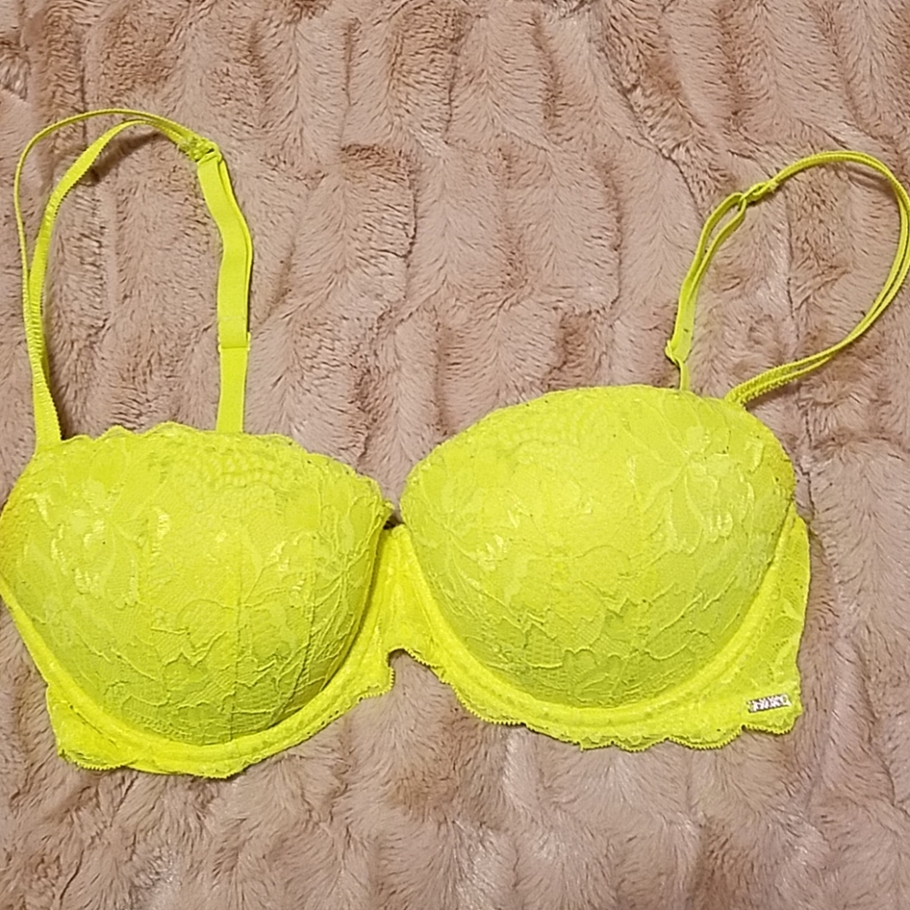 Pink Victoria Secret bra. Size 36d. EUC